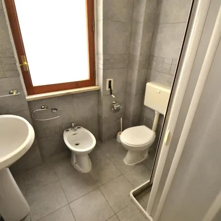 Apartament Trilocale In Centro A 50 Mt Mare